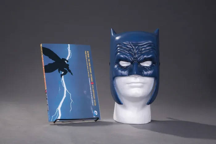 Batman: The Dark Knight Returns Book and Mask Set